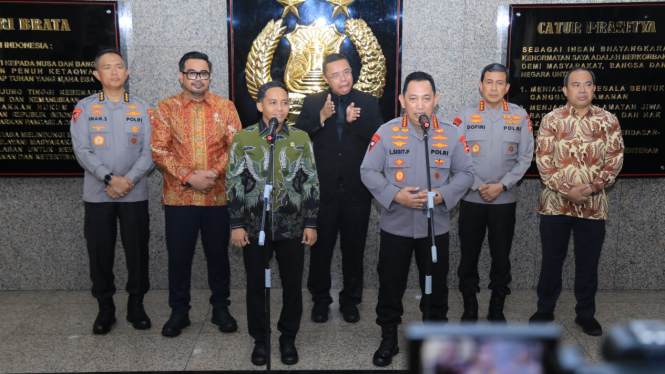 Kapolri Jenderal Polisi Listyo Sigit Prabowo dan Menteri Kehutanan Raja Juli Antoni.