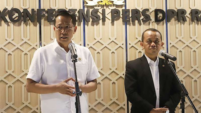 Menteri Hukum Supratman Andi Agtas dan Menteri ESDM Bahlil Lahadalia