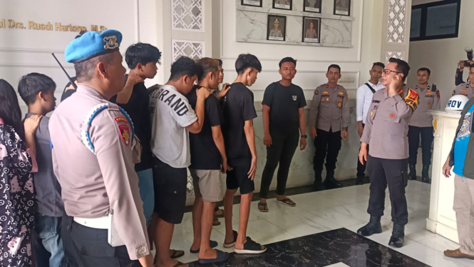 Foto : Kapolresta Jambi, Boy Sutan Binanga Siregar Ungkap Para Preman Pengeroyok dan Penusuk Anggota Brimob Polda Jambi 