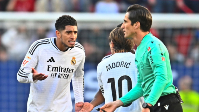 Jude Bellingham dan wasit Jose Luis Munuera Montero