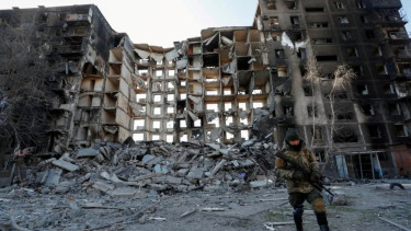 VIVA Militer: Gedung tempat tinggal di Ukraina hancur