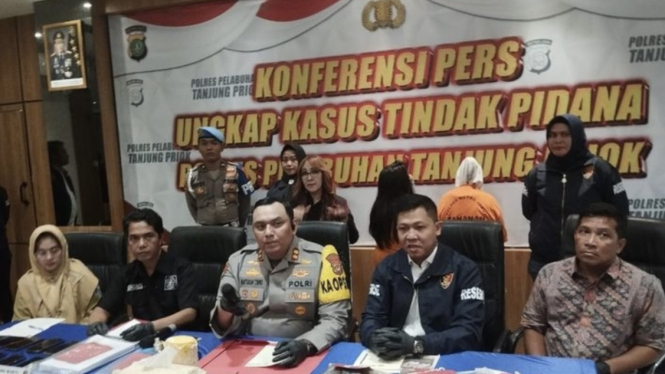 Pengungkapan ini dilakukan oleh jajaran Polres Pelabuhan Tanjung Priok setelah melakukan penyelidikan terkait praktik eksploitasi seksual yang berlangsung di lokasi tersebut.
