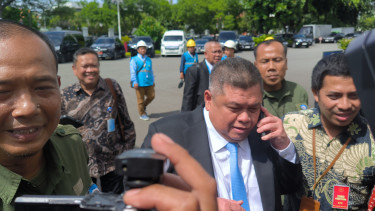 Kepala Badan Pengawasan Keuangan dan Pembangunan (BPKP), Muhammad Yusuf Ateh (tengah) tiba di Istana Kepresidenan Jakarta jelang dilantik Presiden RI Prabowo Subianto, Rabu, 19 Februari 2025