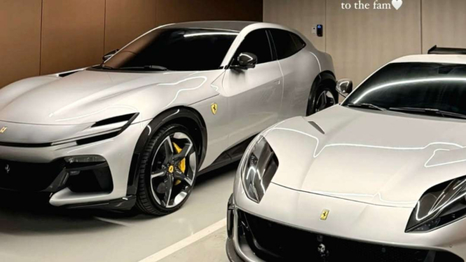Lisa Blackpink pamer mobil Ferrari di story Instagram