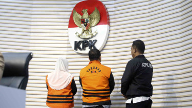 KPK Tahan Hevearita Gunaryanti Rahayu dan Alwin Basri