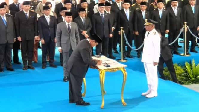 Presiden RI Prabowo Subianto saat melantik kepala daerah di Istana Negara.