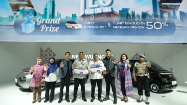 Wuling mengumumkan pemenang Grand Prize dari program YES 2024 di IIMS 2025