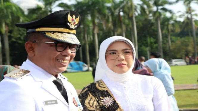 Gubernur Banten Andra Soni usai resmi dilantik oleh Presiden Prabowo Subianto