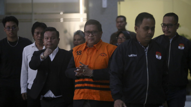 Sekjen PDIP Hasto Kristiyanto Kenakanan Rompi Tahanan KPK