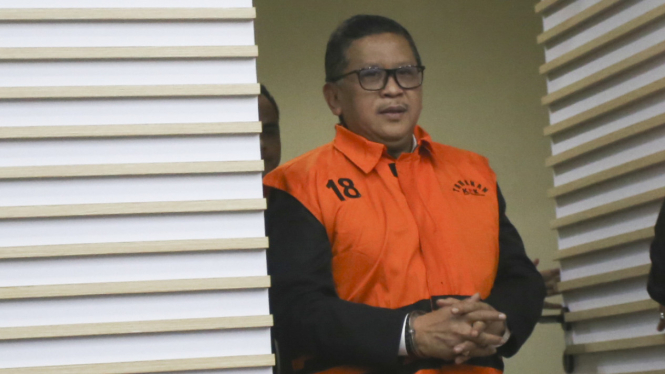 Sekjen PDIP Hasto Kristiyanto Kenakanan Rompi Tahanan KPK