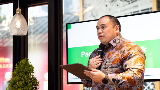 Ketua Umum Asosiasi Ekosistem Mobilitas Listrik, Pandu Sjahrir