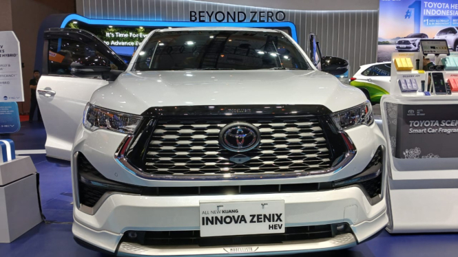 Toyota Innova Zenix Hybrid di IIMS 2025