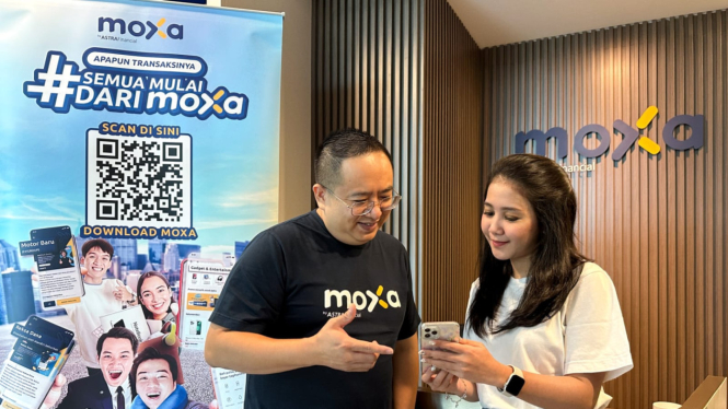 Ilustrasi pembelian asuransi kendaraan dari Moxa