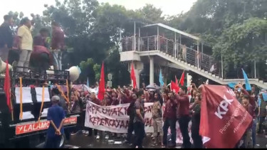 Aksi unjuk rasa di gedung KPK