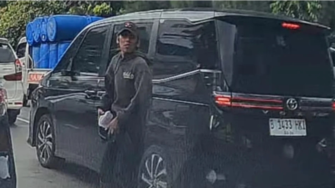 Maling spion Toyota Voxy di Pluit, Jakarta Utara