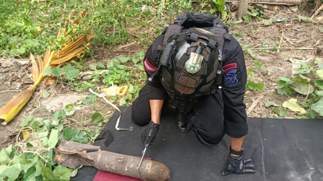 Detasemen Gegana Sat Brimob Polda Papuan saat mengamankan bom