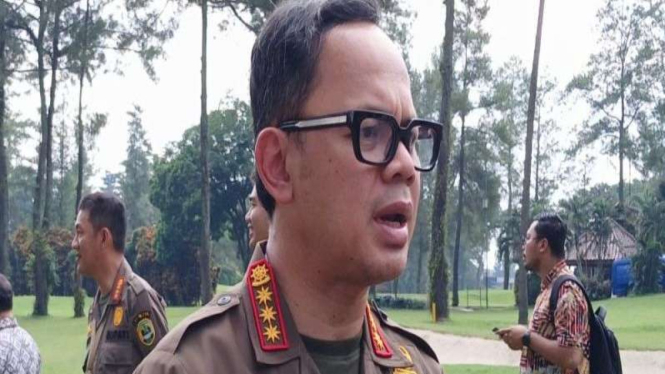 Wamendagri Bima Arya Sugiarto memberi keterangan kepada wartawan di Magelang.