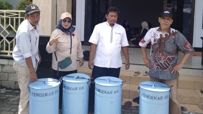 Pendistribusian tong sampah di Kota Tangerang