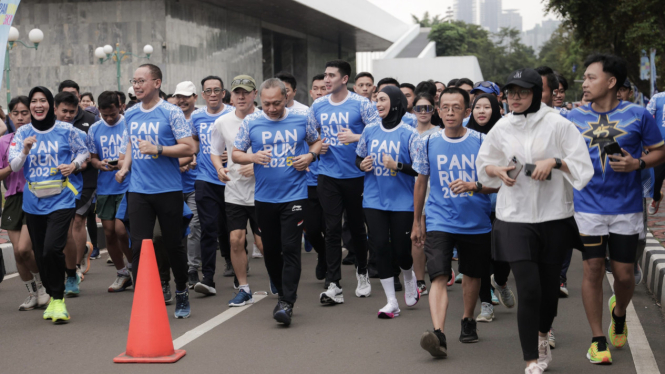 Ketum PAN Zulkifli Hasan lari bersama Shin Tae-yong dan sejumlah tokoh
