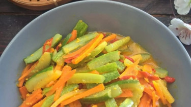 Acar Timun Bumbu Kuning