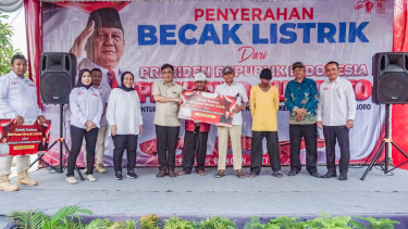 Penyerahan Becak Listrik oleh Yayasan YGSN