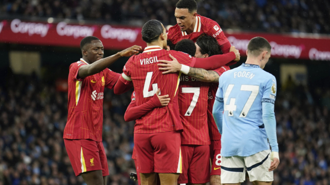 Pemain Liverpool rayakan gol Mohamed Salah