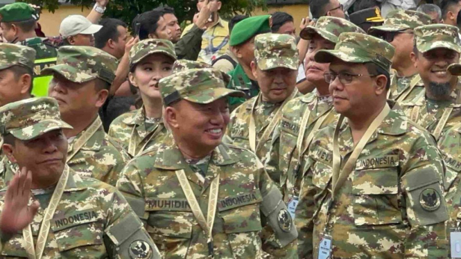 Gubernur Kalsel, H Muhidin (tengah) saat mengikuti retret kepala daerah - Foto Dok Istimewa 