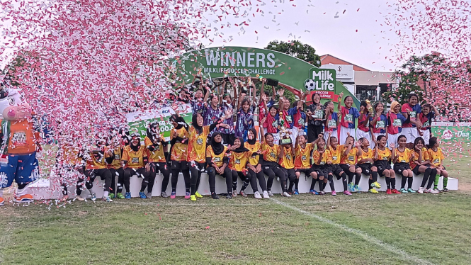 Para juara MilkLife Soccer Challenge Surabaya 2025