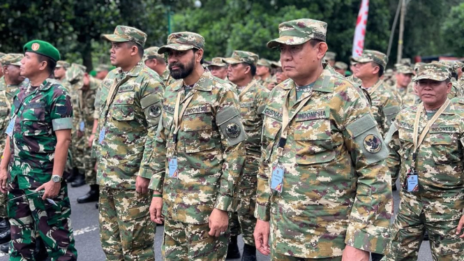 Gubernur Aceh Muzakir Manaf pakai seragam militer Komponen Cadangan (Komcad)