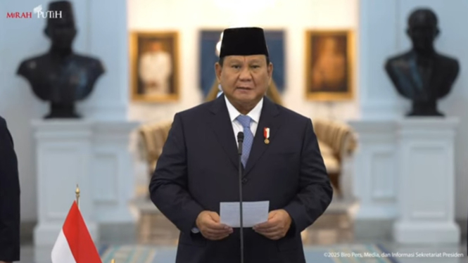 Presiden RI Prabowo Subianto meneken Keppres terkait organisasi dan tata kelola BPI Danantara (sumber: tangkapan layar YouTube Sekretariat Presiden)