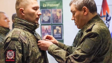VIVA Militer: Jenderal Valery Gerasimov (kanan)