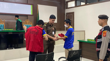 Hakim Mahkamah Syar'iyah Banda Aceh memvonis pasangan gay dengan hukuman cambuk. VIVA/Dani Randi