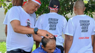 Aksi Cukur Rambut Massal Warga Desa Kohod