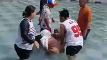 Bocah Meregang Nyawa Akibat Tangannya Terjepit di Pembuangan Air Kolam Renang