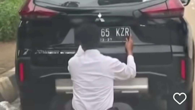 Pemilik mobil Mitsubishi Xpander Cross bongkar pasang pelat nomor