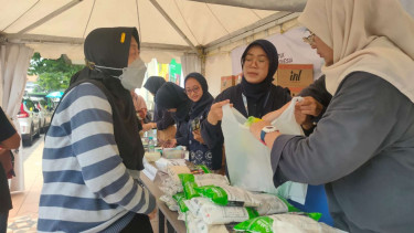 Operasi pasar gula.