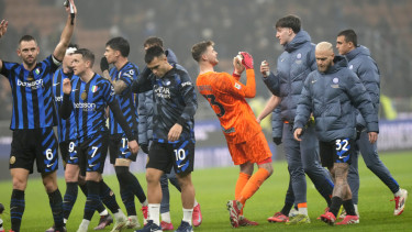 Pemain Inter Milan rayakan kemenangan