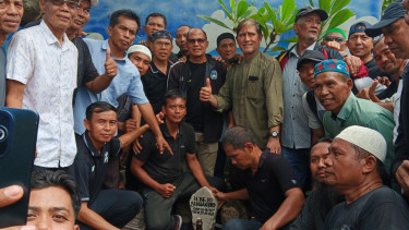 Para Legenda Persebaya di Makam Almarhum Bejo Sugiantoro