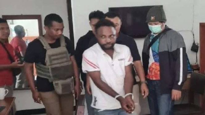 Penihas Heluka alias Kopi Tua Helukaanggota Kelompok Kriminal Bersenjata (KKB) yang menamakan dirinya sebagai Komandan Operasi dan Komandan Batalyon Yamue Kodap XVI Yahukimo. yang ikut melarikan diri