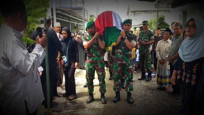 VIVA Militer: Prosesi pemakaman jenazah Kolonel Irwan Budiyanto