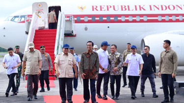 Presiden RI Prabowo Subianto tiba di Pangkalan TNI AU Adisutjipto, Daerah Istimewa Yogyakarta (DIY) (sumber foto: Muchlis Jr - Biro Pers Sekretariat Presiden)