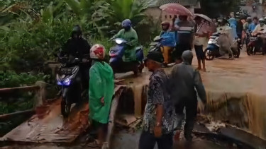 Jembatan di Citeureup Bogor Amruk. VIVA/Muhammad AR