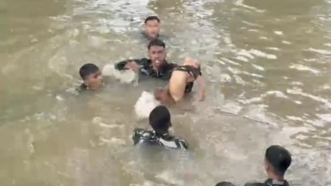 VIVA Militer: Personel Lanud SIM selamatkan nyawa anak usia 2 tahun di sungai