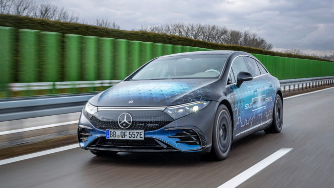 Mercedes-Benz EQS terbaru dengan baterai solid state