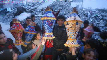 Potret warga dan anak-anak di Palestina tersenyum dan antusias untuk menyambut bulan suci Ramadan (Doc: TRT World)