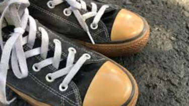 Tips Merawat Sepatu agar Sol Tidak Menguning