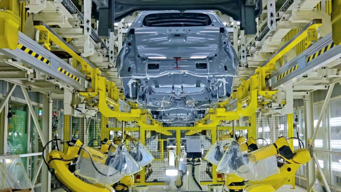 Robot Under Body Coating di pabrik baru Daihatsu