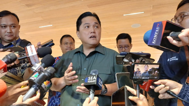 Menteri BUMN Erick Thohir di Terminal 2F, Bandara Soetta