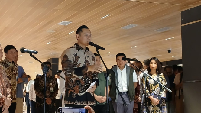 Menteri Koordinator Infrastruktur dan Pembangunan Kewilayahan, Agus Harimurti Yudhoyono di Terminal 2F, Bandara Soetta, Tangerang.