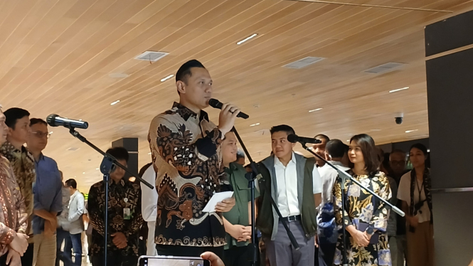 Menteri Koordinator Infrastruktur dan Pembangunan Kewilayahan, Agus Harimurti Yudhoyono di Terminal 2F, Bandara Soetta, Tangerang.